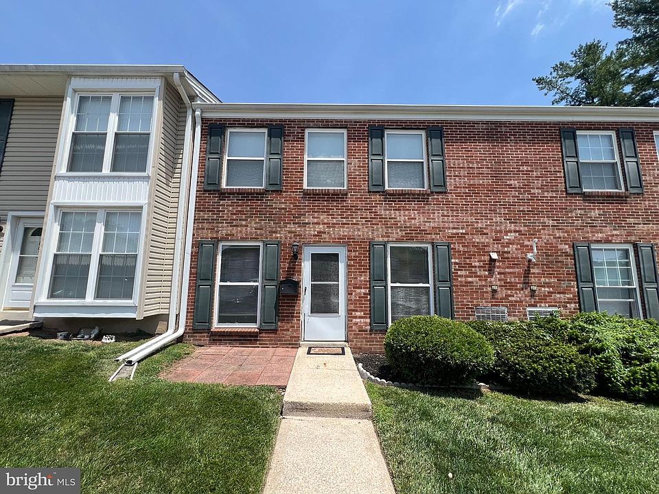 1st image of 808 Middleton Pl W