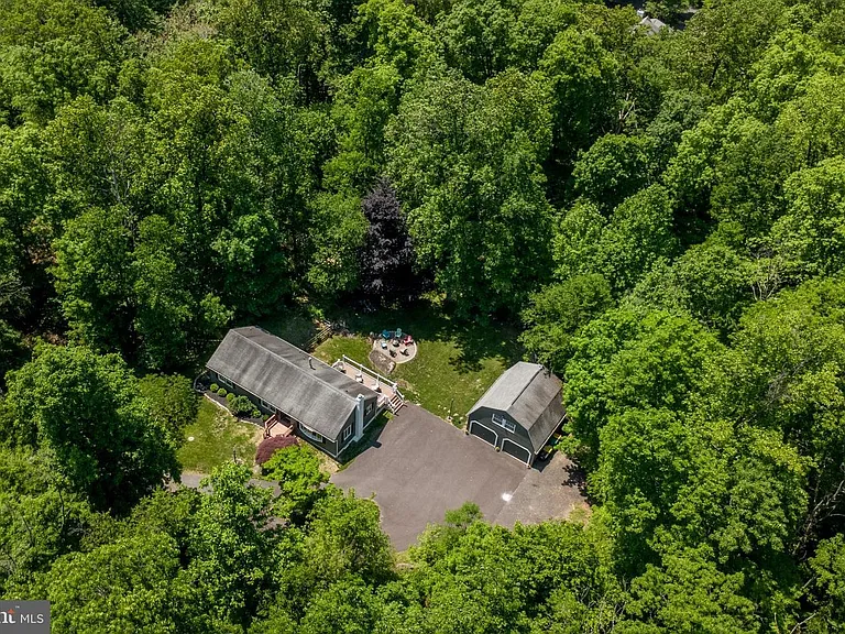305 Tower Rd — Photo 11