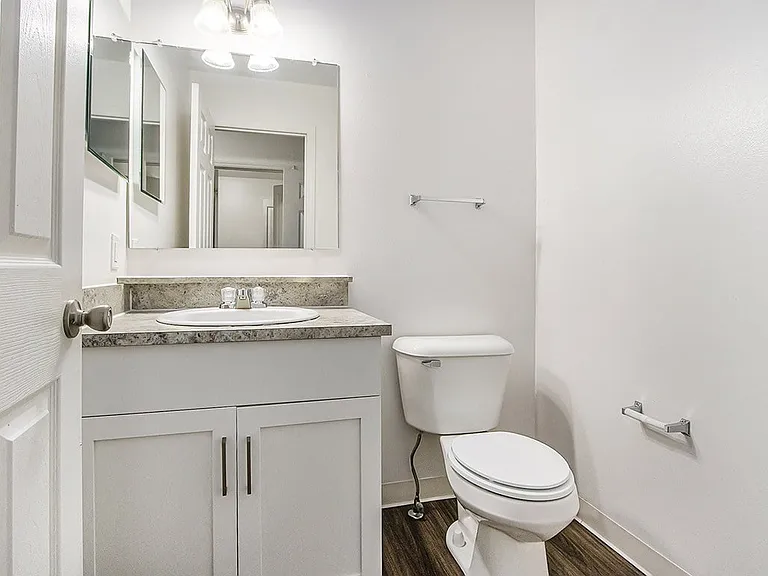 Autumn Lakes Apartments and Townhomes — Photo 41
