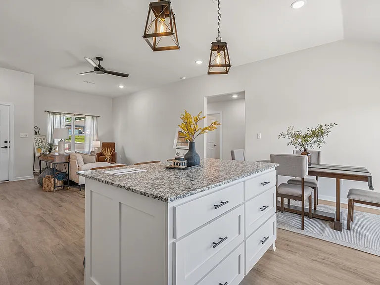 1020 Hunter Dr — Photo 8