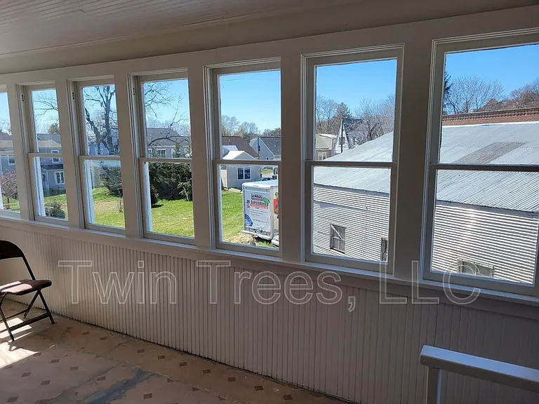 1073 Chicago Ave #B — Photo 10