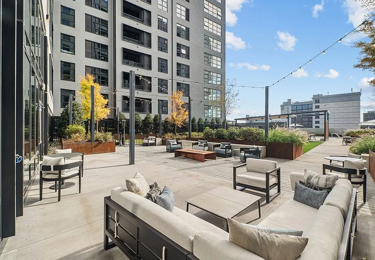 The Alcott Terrace Lounge