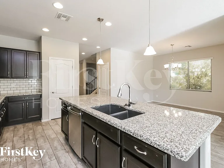 707 E Blossom Rd — Photo 4