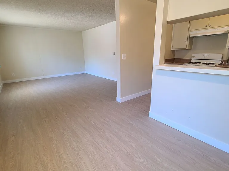17087 Chatsworth Street — Photo 10
