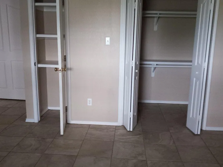 109 E Dominion Dr #B — Photo 22