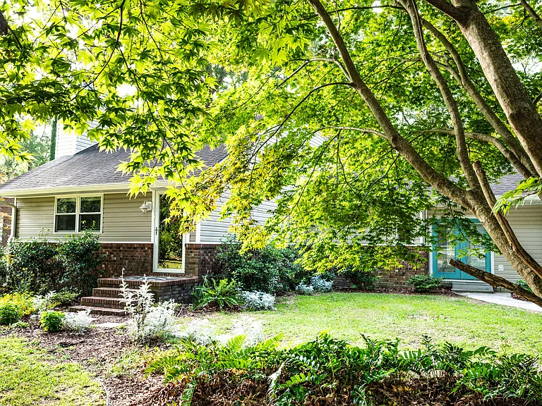 512 Haywood Creek Dr — Photo 3
