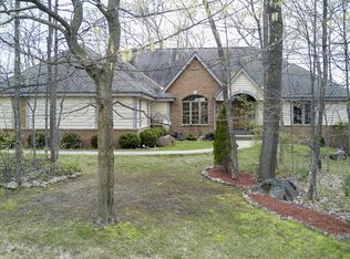 19205 Edmonton Dr, Brookfield, WI 53045
