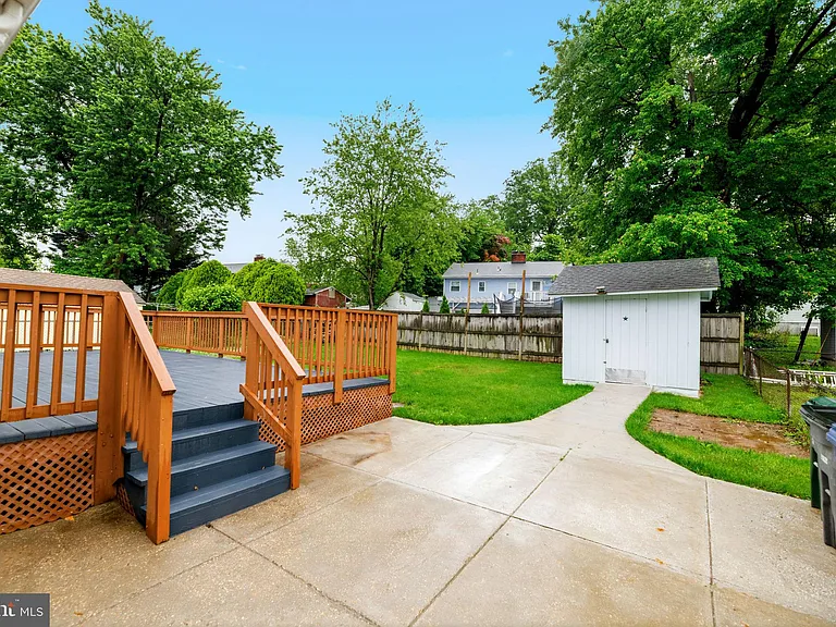6823 Barrett Rd — Photo 28