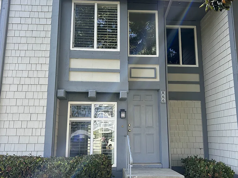866 Hollyhock Ct — Photo 1
