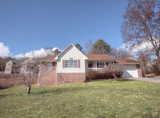 595 Bona Vista Ln, Lenoir City, TN 37771