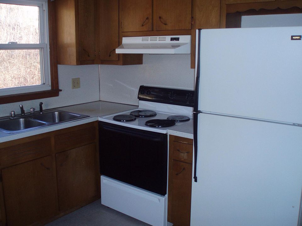 2nd image of 372 Park St