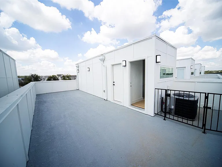 240 Urbane Crest Dr — Photo 17