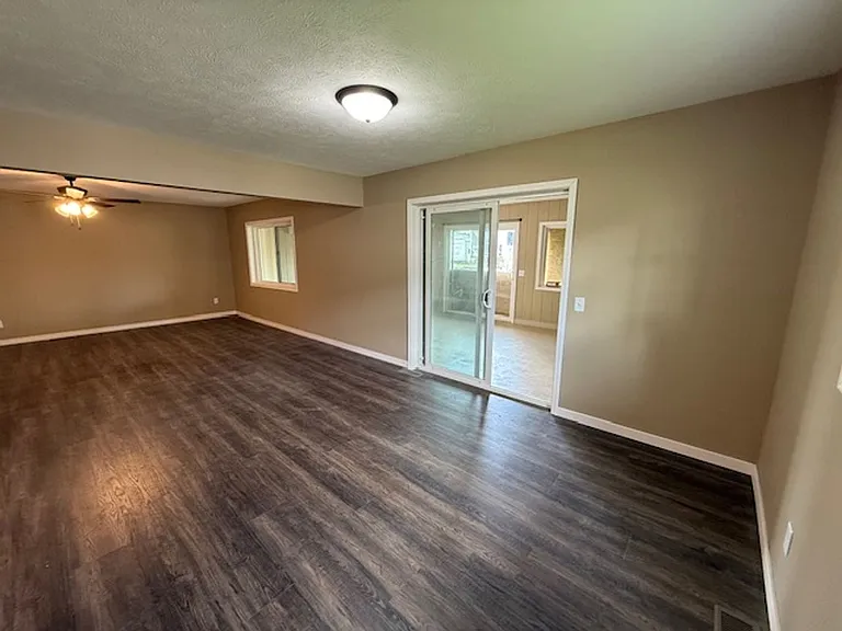 115 W Ash St — Photo 2