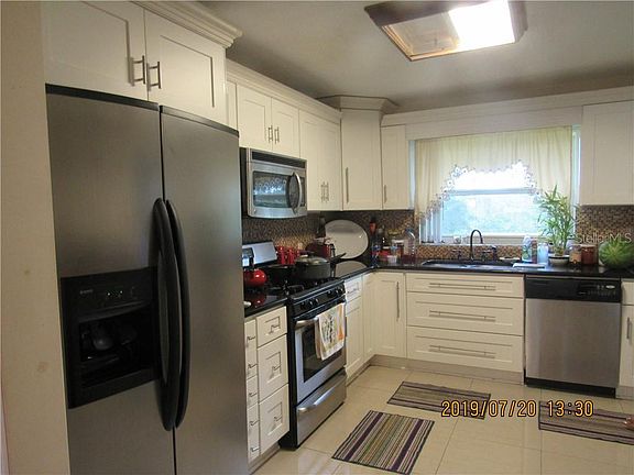 4th image of 550 E Desoto St