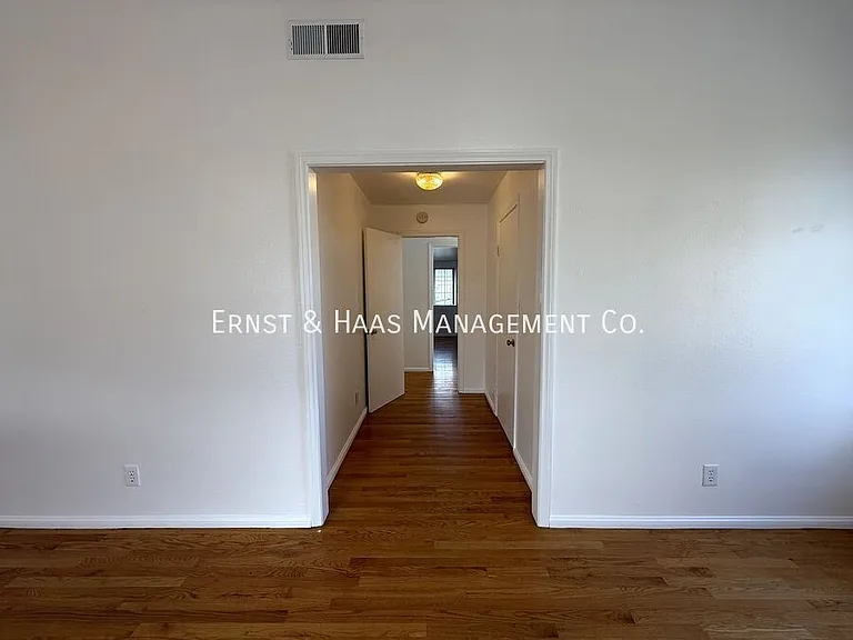 4723 Blackthorne Ave — Photo 27