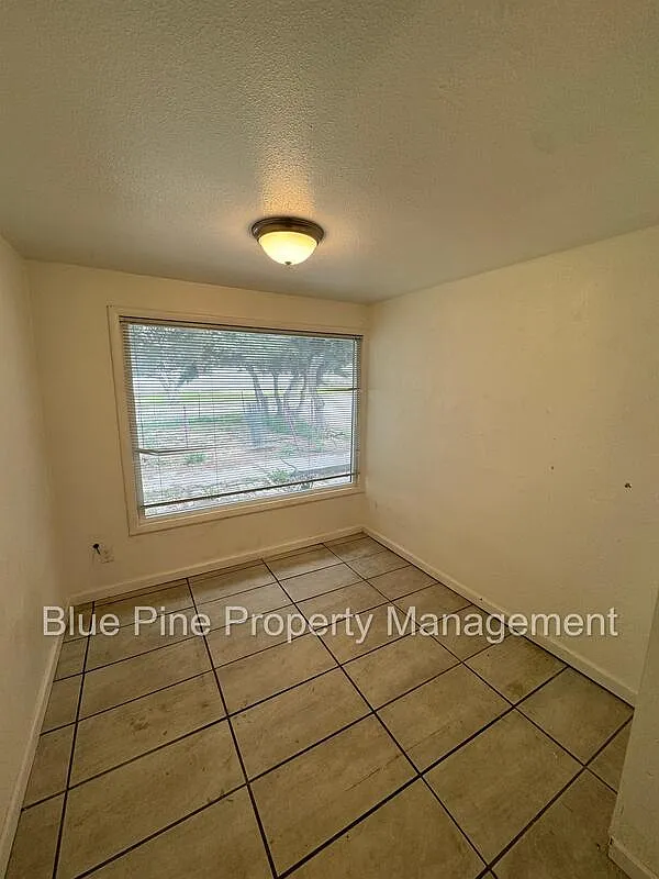 2 bed, 1.0 bath, 725 sqft, $775 — Photo 4