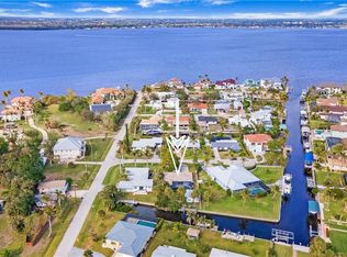 12747 Chatham Dr, Fort Myers, FL 33908