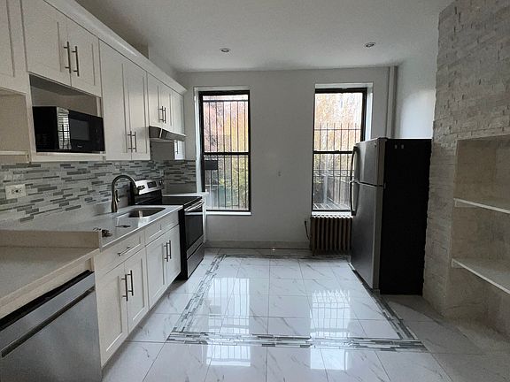 2nd image of 842 Bushwick Ave APT 1R