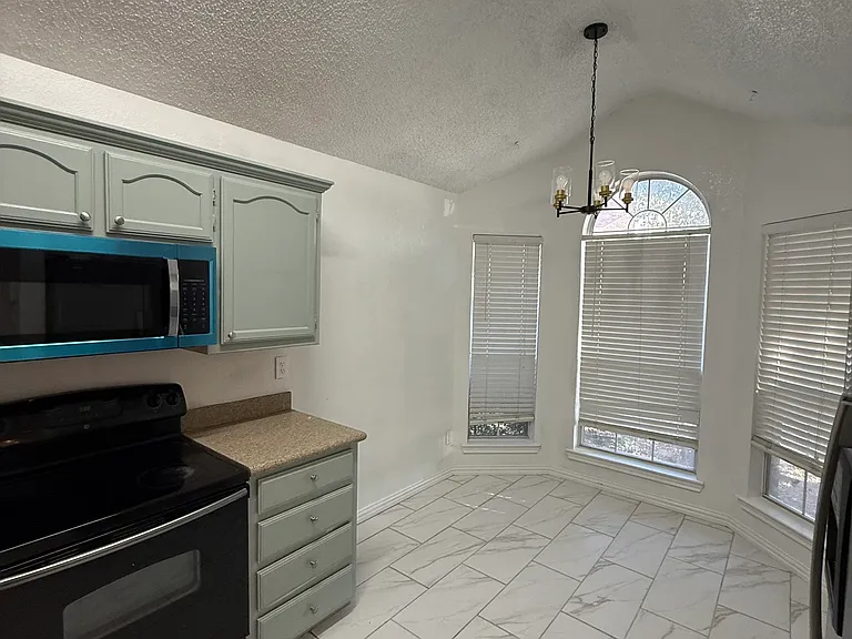 3047 Renaissance Ct — Photo 15