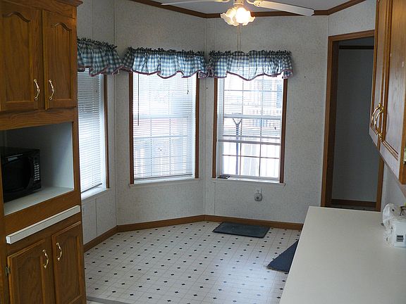 3rd image of 225 Marlette Dr