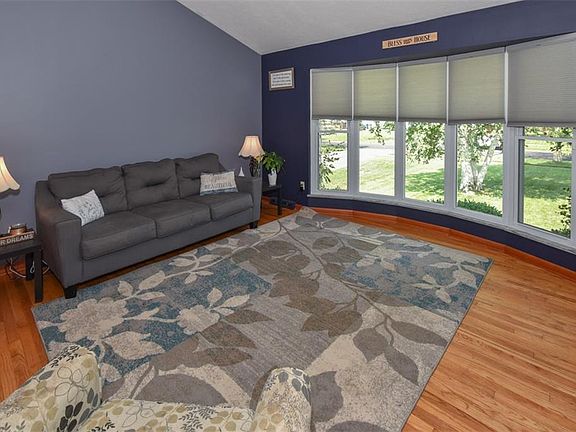 2nd image of 5801 Sherwood Dr