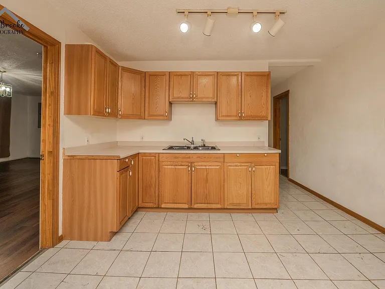 502 Marconi St — Photo 10