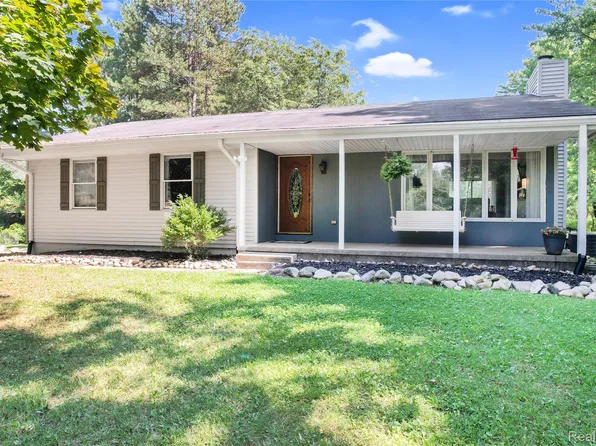 1711 Chilson Rd, Howell, MI 48843