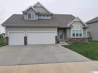 655 N 10th Ave, Springfield, NE 68059