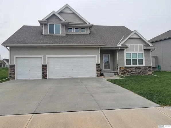 655 N 10th Ave, Springfield, NE 68059