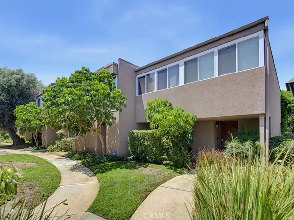 18134 Killion St Unit 4, Tarzana, CA 91356