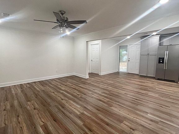 3rd image of 6 Marshall Dr