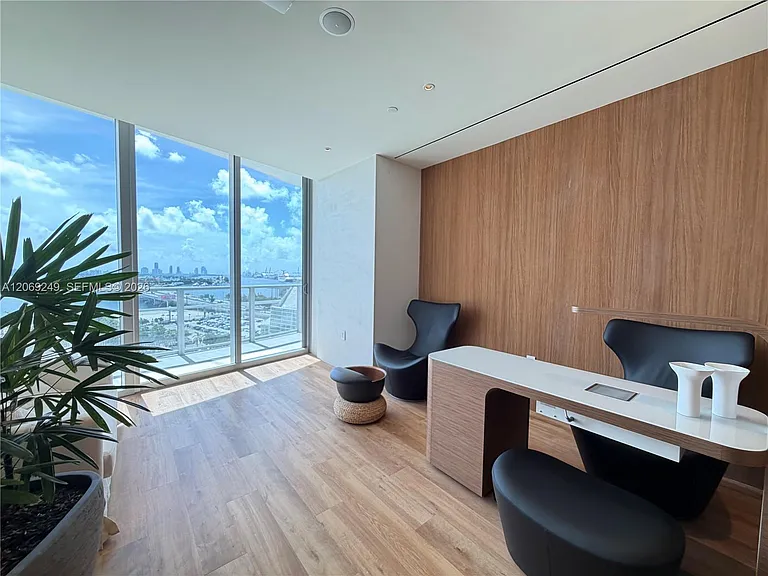 1400 Biscayne Blvd #1807 — Photo 24