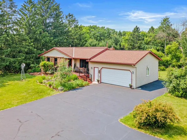 964 Wert Rd, Hudson, WI 54016