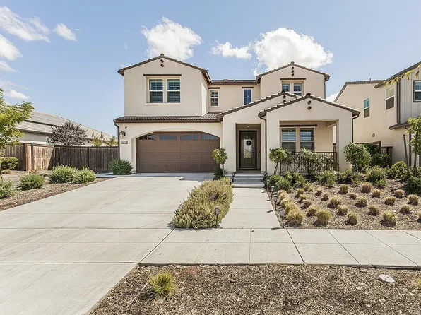 4475 Crown Bluffs Dr, Madera, CA 93636