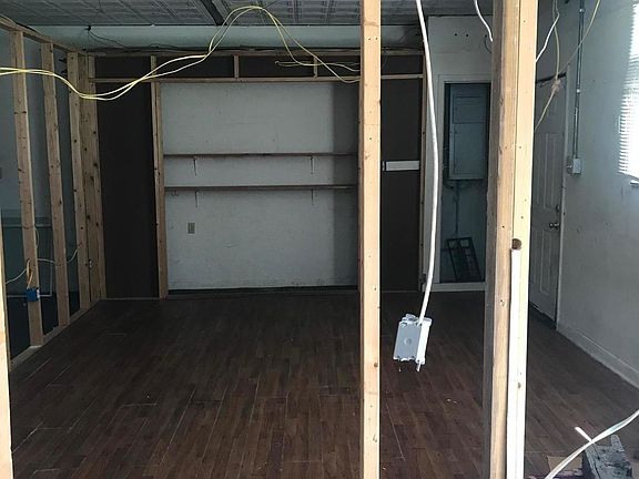 5th image of 401 N Hasson St