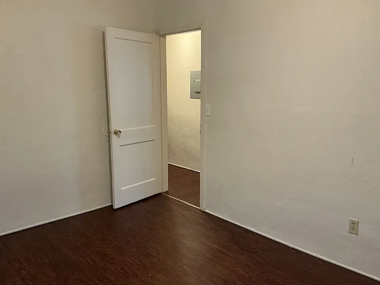 446 Francis Blvd — Photo 6