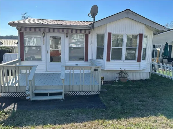 182 Marina Dr, New London, NC 28127