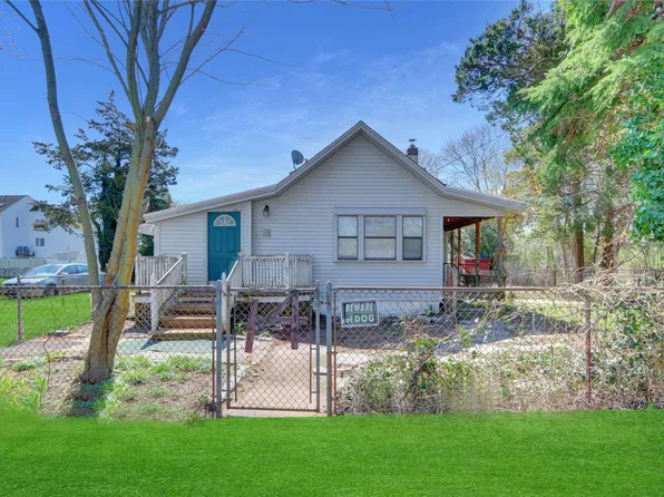 14 W Maple Rd W, Mastic Beach, NY 11951