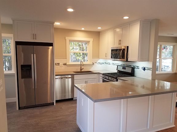 2nd image of 1126 Lincoln Ct
