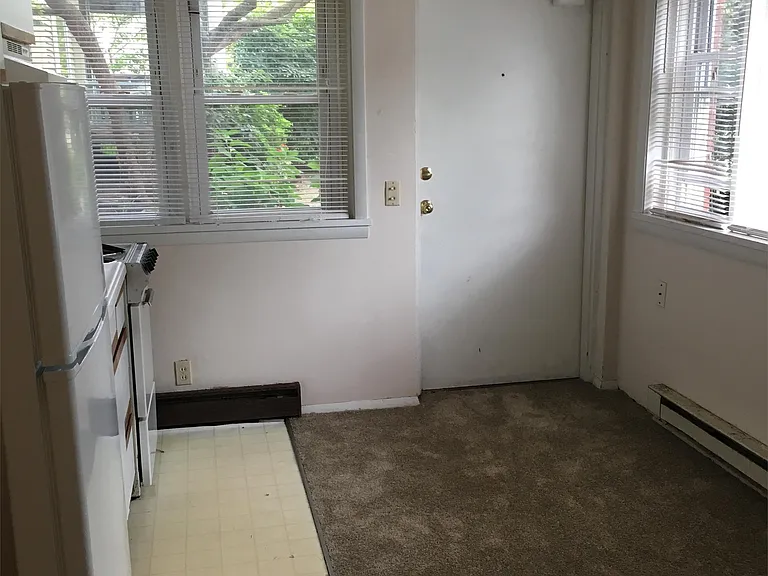 306 W Hill St — Photo 5