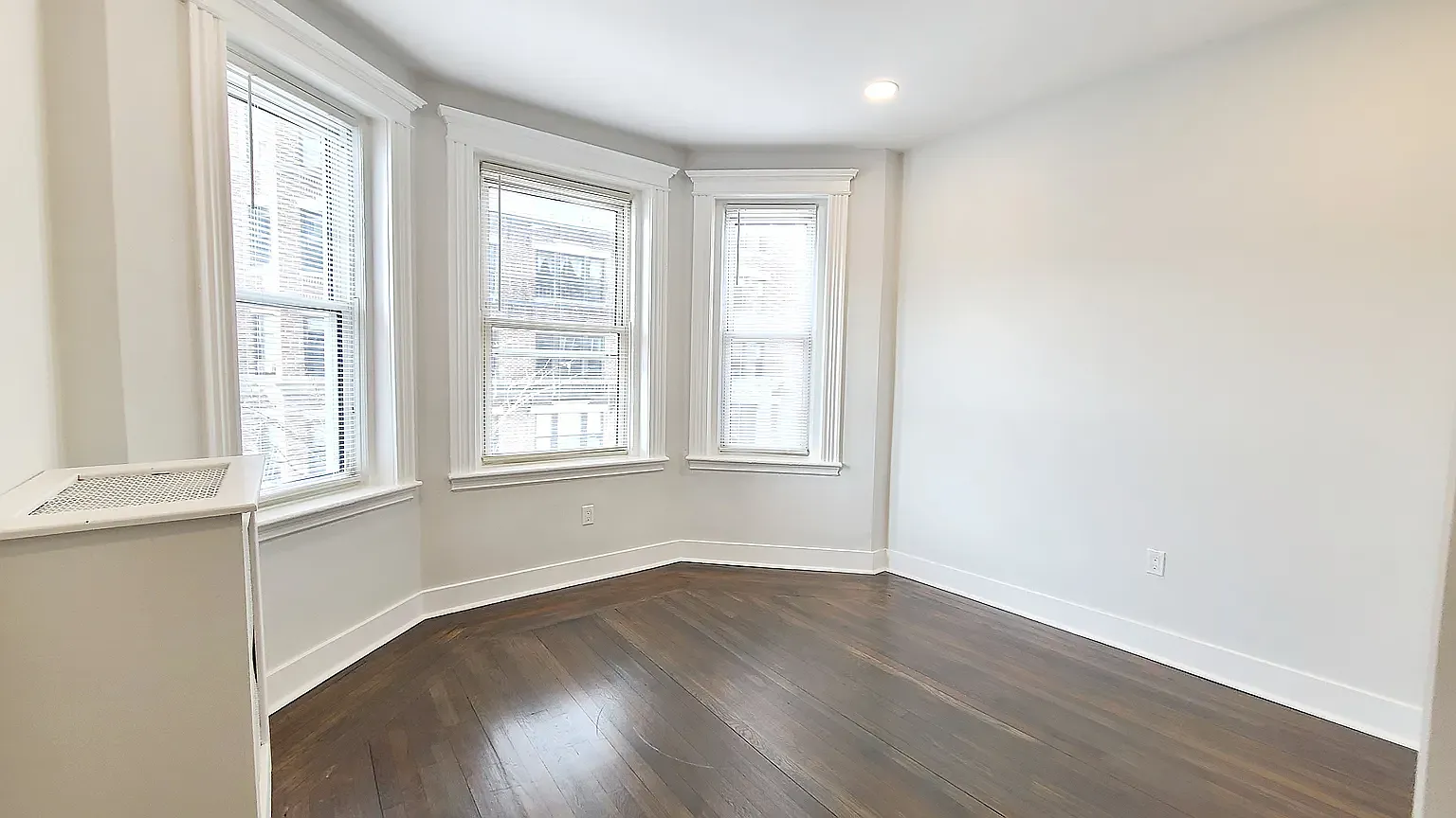 2 bed, 550 sqft, $3,700 — Photo 1
