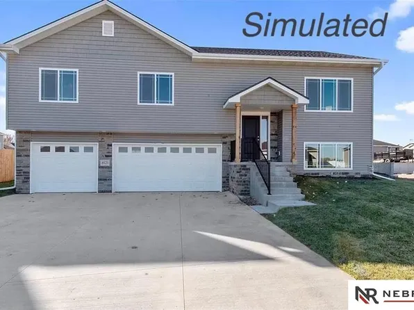 5825 SW Sierra Madre Dr, Lincoln, NE 68523