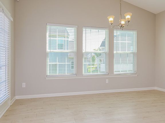 5th image of 2212 Ambergate Dr