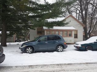 824 E Johnson St, Clinton, IL 61727