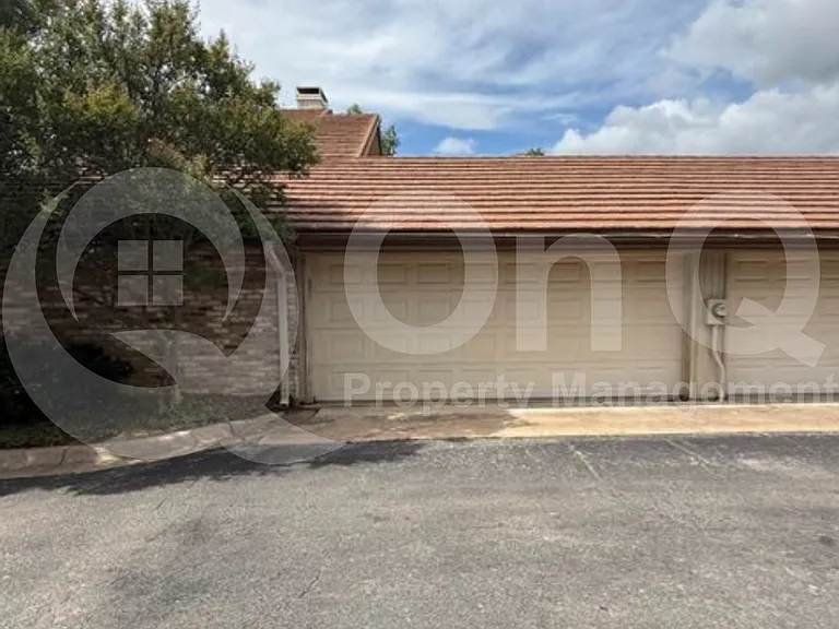 5809 Chimney Wood Cir — Photo 12