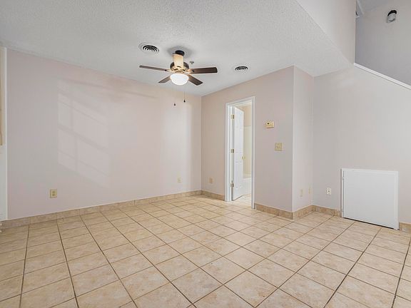 4th image of 403 S Roan St #2