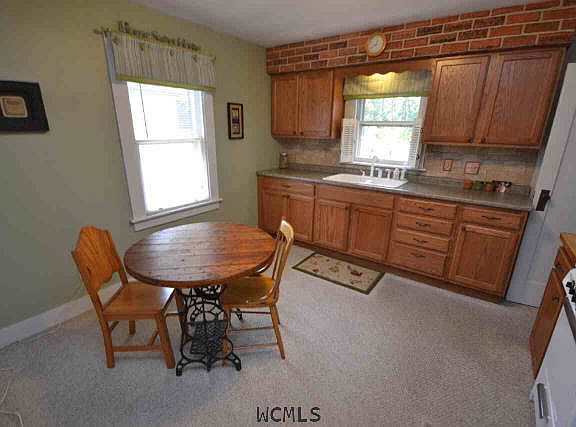 4th image of 21 Oneida St