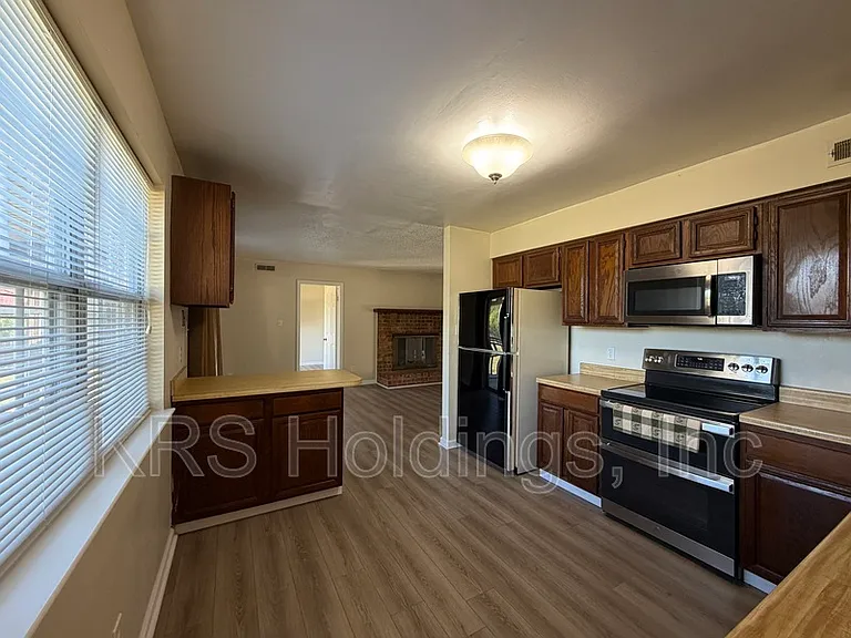 917 Timber Creek Pl — Photo 2