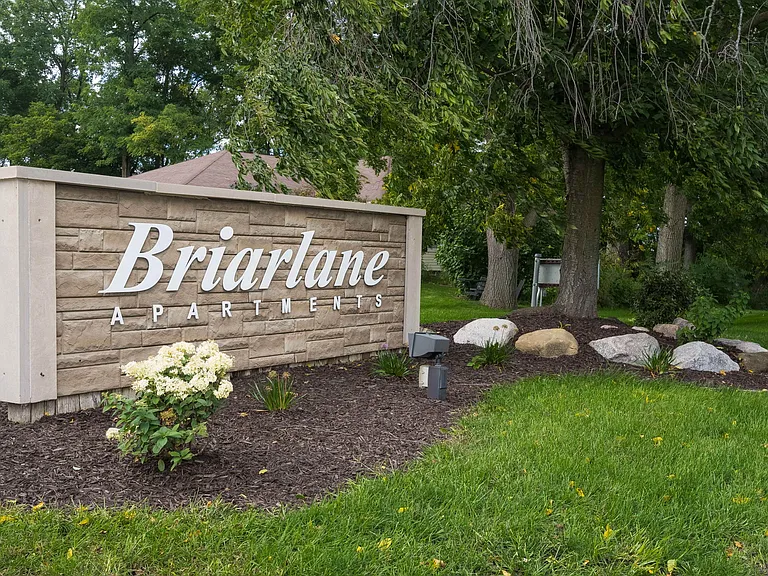 Briarlane Apartments — Photo 1
