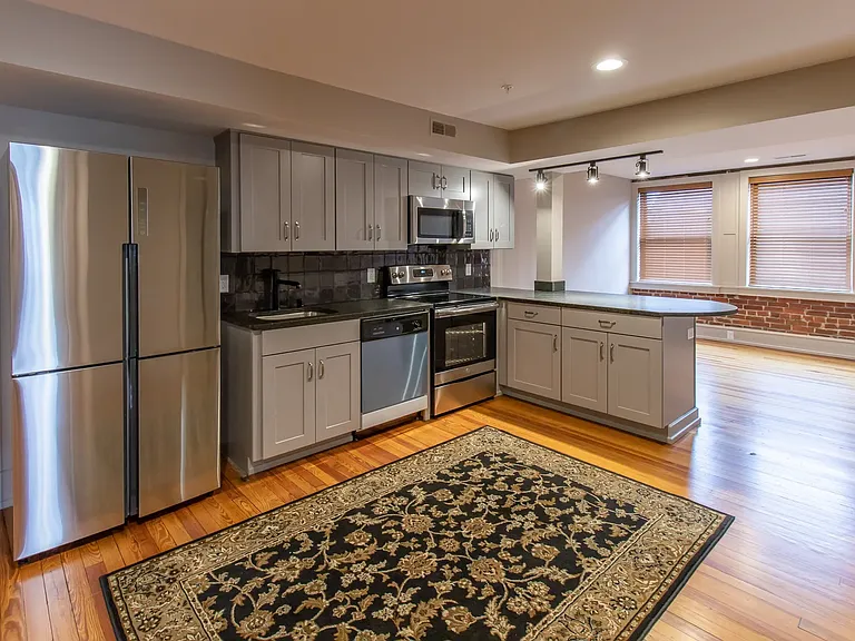 1741 Frankfort Ave — Photo 2